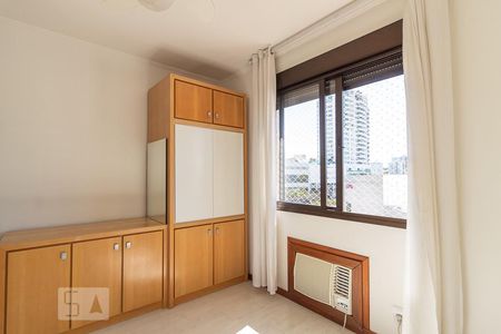 Dormitório 2 de apartamento para alugar com 2 quartos, 68m² em Boa Vista, Porto Alegre