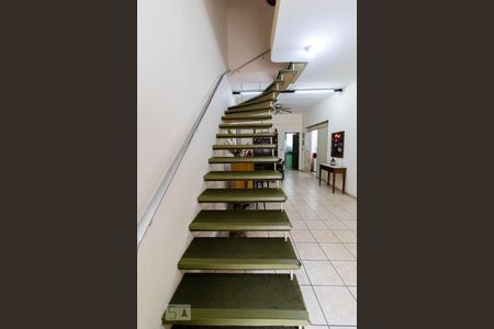 Casa à venda com 240m², 5 quartos e 1 vagaEscada