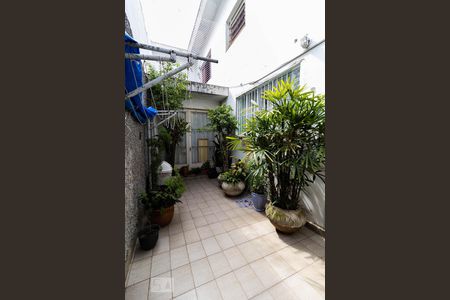 Casa à venda com 240m², 5 quartos e 1 vagaQuintal