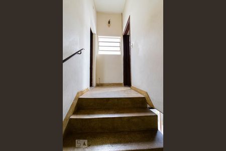 Casa à venda com 240m², 5 quartos e 1 vagaEscada 2