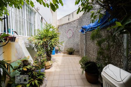 Casa à venda com 240m², 5 quartos e 1 vagaQuintal
