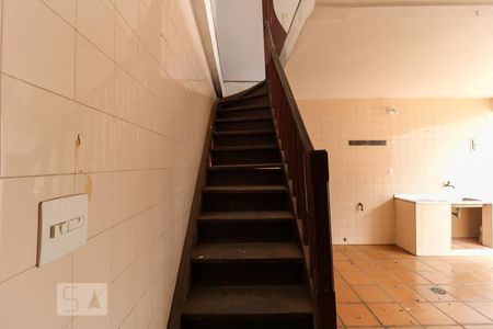 Casa à venda com 430m², 4 quartos e 3 vagasEscada