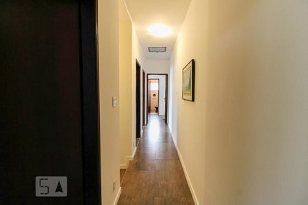 Casa à venda com 430m², 4 quartos e 3 vagasCorredor