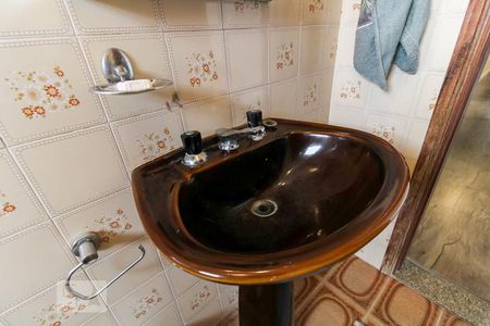 Casa à venda com 430m², 4 quartos e 3 vagasBanheiro da Suíte 2