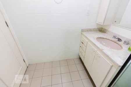 Apartamento para alugar com 76m², 2 quartos e 2 vagasBanheiro 02