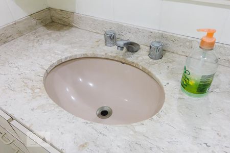 Apartamento para alugar com 76m², 2 quartos e 2 vagasBanheiro 02 Pia