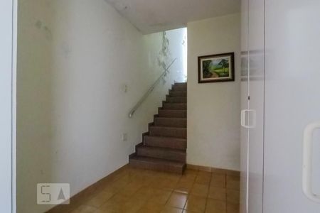 Escadas de casa à venda com 4 quartos, 250m² em Jardim da Gloria, São Paulo