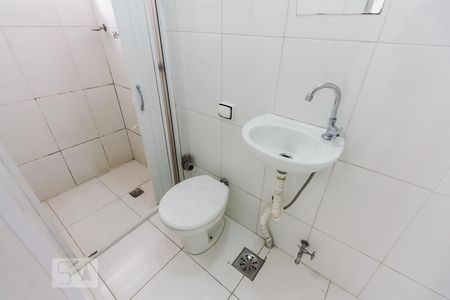 Banheiro de kitnet/studio à venda com 1 quarto, 20m² em Água Branca, São Paulo