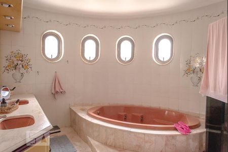 Apartamento à venda com 340m², 4 quartos e 6 vagas Apartamento à venda com 340m², 4 quartos e 6 vagasBanheiro 4 - Suíte