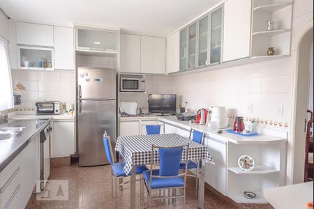 Apartamento à venda com 340m², 4 quartos e 6 vagas Apartamento à venda com 340m², 4 quartos e 6 vagasCozinha