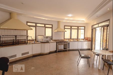 Apartamento à venda com 340m², 4 quartos e 6 vagas Apartamento à venda com 340m², 4 quartos e 6 vagasÁrea comum - Churrasqueira