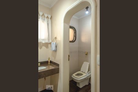 Apartamento à venda com 340m², 4 quartos e 6 vagas Apartamento à venda com 340m², 4 quartos e 6 vagasLavabo