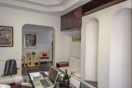 Apartamento à venda com 340m², 4 quartos e 6 vagas Apartamento à venda com 340m², 4 quartos e 6 vagasEscritório