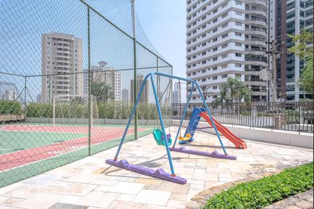 Apartamento à venda com 340m², 4 quartos e 6 vagas Apartamento à venda com 340m², 4 quartos e 6 vagasÁrea Comum - Playground
