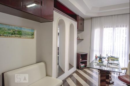 Apartamento à venda com 340m², 4 quartos e 6 vagas Apartamento à venda com 340m², 4 quartos e 6 vagasEscritório