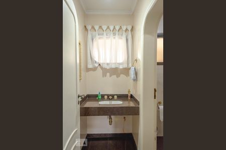 Apartamento à venda com 340m², 4 quartos e 6 vagas Apartamento à venda com 340m², 4 quartos e 6 vagasLavabo