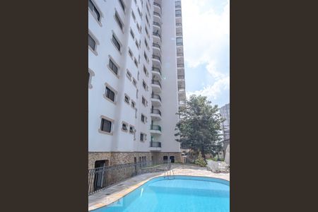 Apartamento à venda com 340m², 4 quartos e 6 vagas Apartamento à venda com 340m², 4 quartos e 6 vagasÁrea comum - Piscina