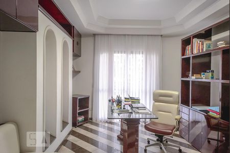 Apartamento à venda com 340m², 4 quartos e 6 vagas Apartamento à venda com 340m², 4 quartos e 6 vagasEscritório