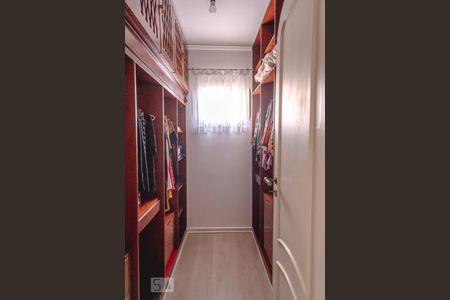 Apartamento à venda com 340m², 4 quartos e 6 vagas Apartamento à venda com 340m², 4 quartos e 6 vagasCloset - Suíte 4