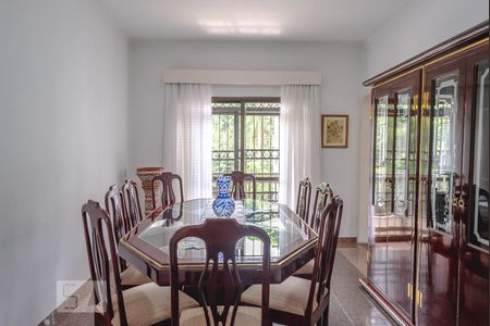 Apartamento à venda com 340m², 4 quartos e 6 vagas Apartamento à venda com 340m², 4 quartos e 6 vagasSala de almoço