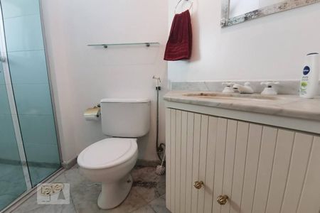 Banheiro de apartamento para alugar com 1 quarto, 43m² em Vila Suzana, São Paulo