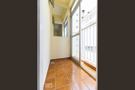 Sacada da sala de apartamento para alugar com 1 quarto, 48m² em Cambuí, Campinas