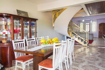 Sala de casa para alugar com 3 quartos, 315m² em Vila Vitória, Santo André