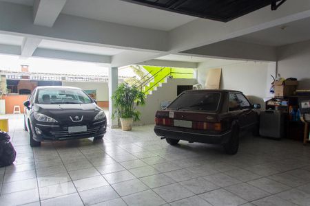 Casa à venda com 315m², 3 quartos e 8 vagas Casa à venda com 315m², 3 quartos e 8 vagasGaragem