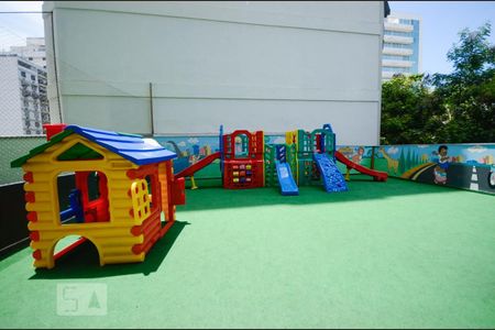 Apartamento à venda com 100m², 2 quartos e 1 vagaÁrea Comum - Playground