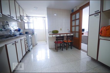Apartamento à venda com 100m², 2 quartos e 1 vagaCozinha