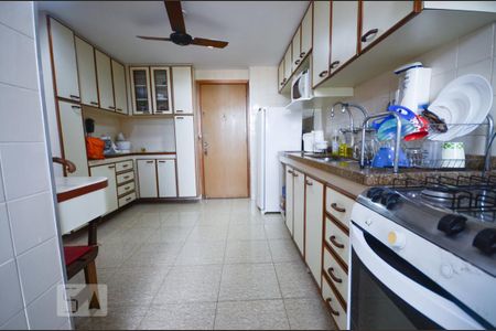 Apartamento à venda com 100m², 2 quartos e 1 vagaCozinha