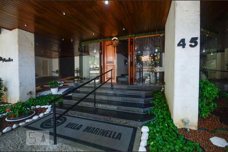 Apartamento à venda com 100m², 2 quartos e 1 vagaFachada e portaria