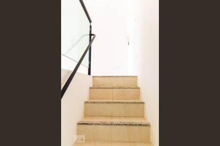 Apartamento para alugar com 127m², 2 quartos e 2 vagas Apartamento para alugar com 127m², 2 quartos e 2 vagasEscada