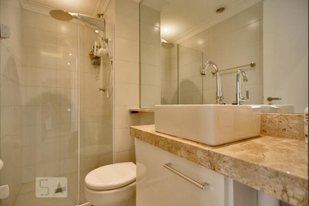 Banheiro de apartamento para alugar com 1 quarto, 32m² em Água Branca, São Paulo