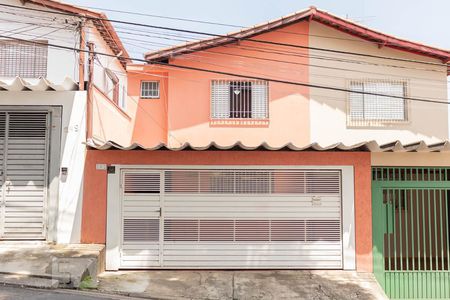 Casa para alugar com 120m², 3 quartos e 2 vagasFachada