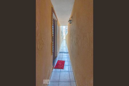 Casa para alugar com 150m², 3 quartos e 2 vagas Casa para alugar com 150m², 3 quartos e 2 vagasCorredor externo