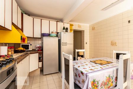 Casa para alugar com 150m², 3 quartos e 2 vagas Casa para alugar com 150m², 3 quartos e 2 vagasCozinha