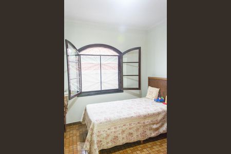 Casa à venda com 200m², 3 quartos e 5 vagasQuarto 2