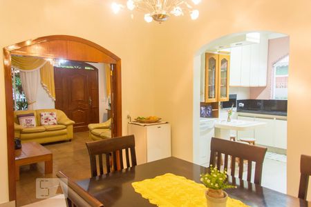 Casa à venda com 200m², 3 quartos e 5 vagasCopa