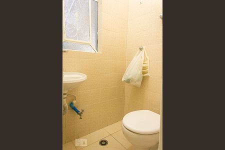 Casa à venda com 200m², 3 quartos e 5 vagasBanheiro da edícula