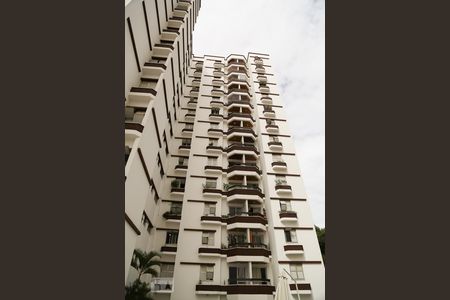 Apartamento para alugar com 60m², 2 quartos e 1 vaga Apartamento para alugar com 60m², 2 quartos e 1 vagaFachada