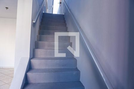 Casa para alugar com 200m², 2 quartos e 2 vagas Casa para alugar com 200m², 2 quartos e 2 vagasEscada