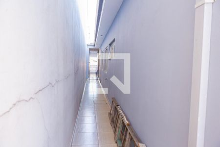 Casa para alugar com 200m², 2 quartos e 2 vagas Casa para alugar com 200m², 2 quartos e 2 vagasCorredor lateral