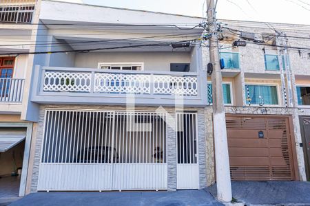 Casa para alugar com 200m², 2 quartos e 2 vagas Casa para alugar com 200m², 2 quartos e 2 vagasFachada