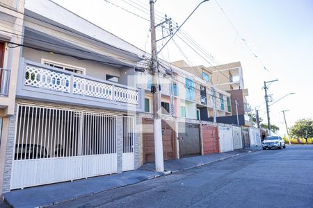 Casa para alugar com 200m², 2 quartos e 2 vagas Casa para alugar com 200m², 2 quartos e 2 vagasFachada