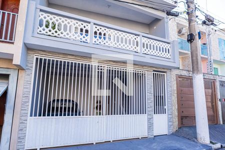 Casa para alugar com 200m², 2 quartos e 2 vagas Casa para alugar com 200m², 2 quartos e 2 vagasFachada