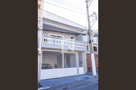 Casa para alugar com 200m², 2 quartos e 2 vagas Casa para alugar com 200m², 2 quartos e 2 vagasFachada