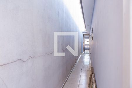 Casa para alugar com 200m², 2 quartos e 2 vagas Casa para alugar com 200m², 2 quartos e 2 vagasCorredor lateral