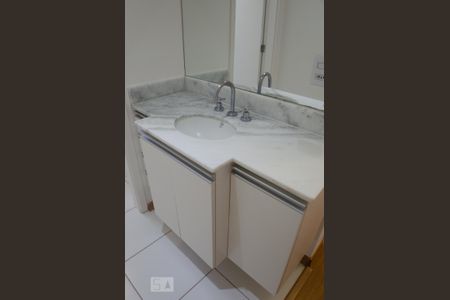 Apartamento para alugar com 71m², 2 quartos e 1 vaga Apartamento para alugar com 71m², 2 quartos e 1 vagaBanheiro