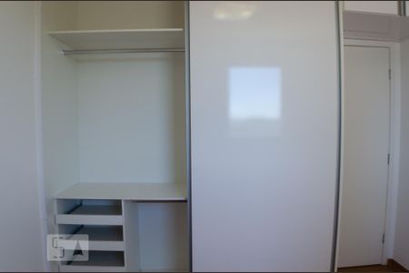 Apartamento para alugar com 71m², 2 quartos e 1 vaga Apartamento para alugar com 71m², 2 quartos e 1 vagaQuarto 2 - Armários